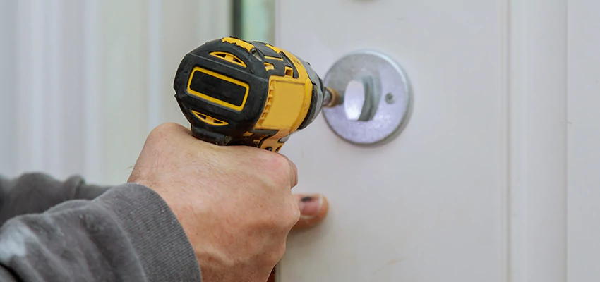 Street Locksmith For Smart Lock Repair in Cicero, IL